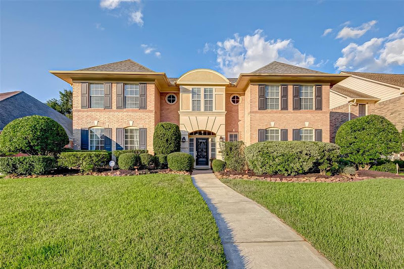 Latina & Gringo Casa Connection | Real Broker LLC 2