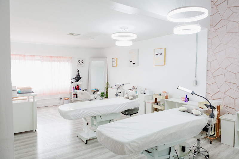 LASHBAR Hillcrest | San Diego Eyelash Extensions, Lash Lift, Brow Lamination, Threading & Waxing 4