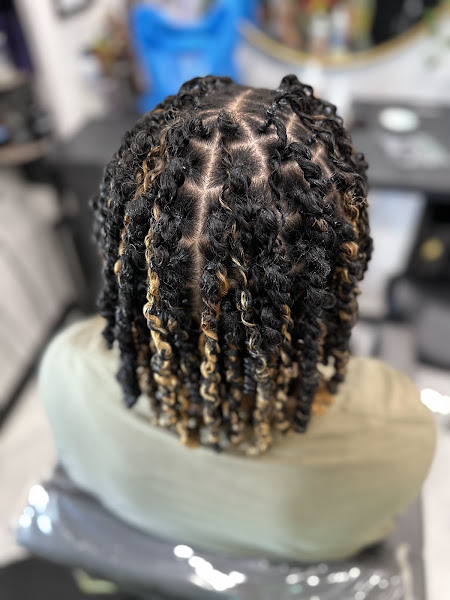 Divine Godess Salon & Beauty Bar