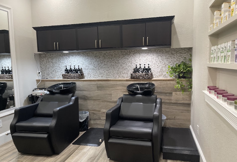 Gabriela Salon 3