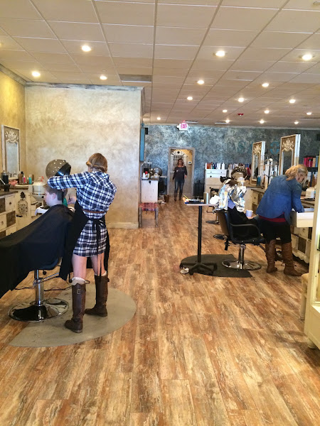 Salon Cypress 4