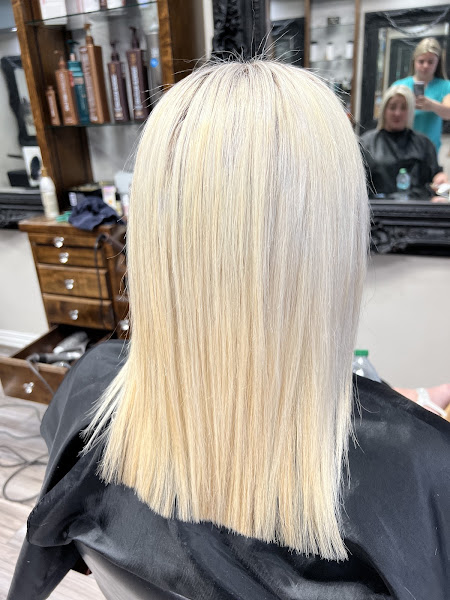 Vintage Park Salon 4