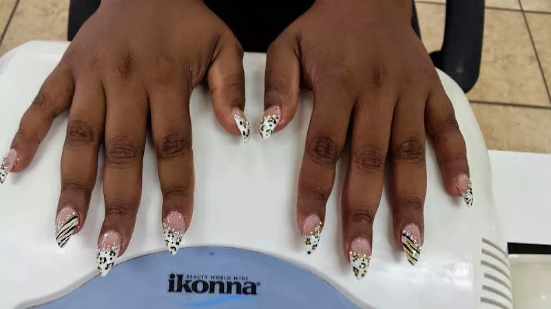 Queen nail and hair 1