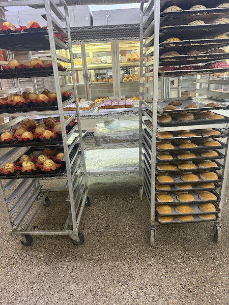 Lesly's Bakery 4