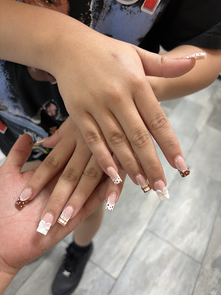 LV Nails 5