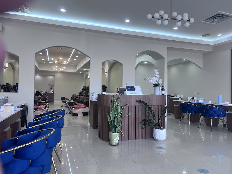 Color Nails & Spa 4