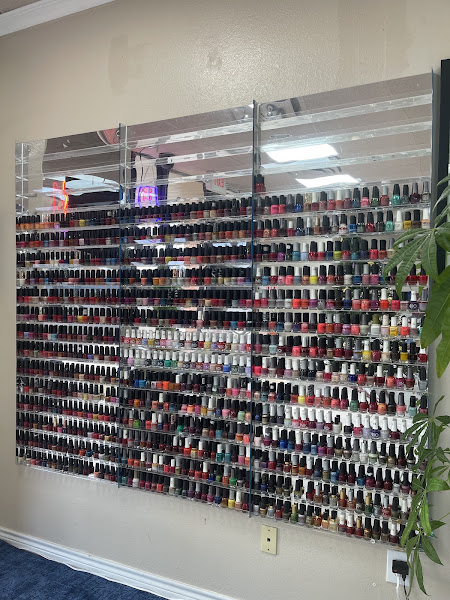 Happy Nails & Day Spa 3