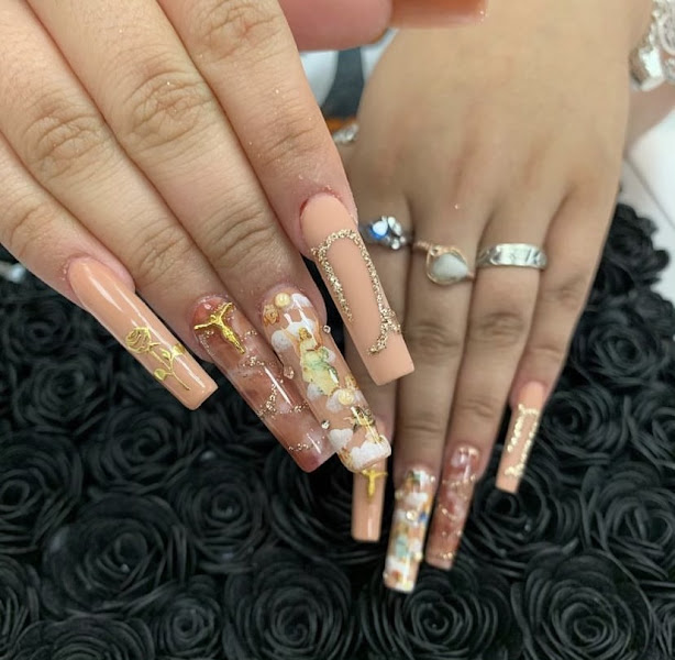 DA-VI NAILS