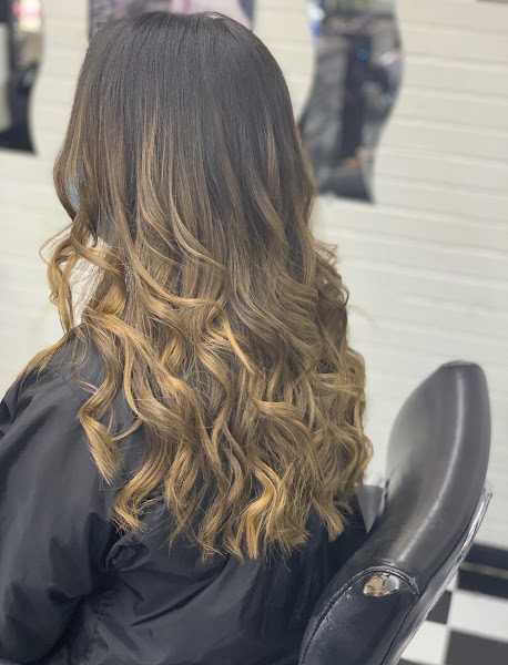 Diliana's Hair Salon 3