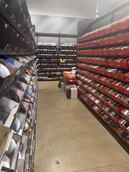 Nike Clearance Store - Pasadena 4