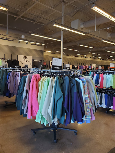 Nike Clearance Store - Pasadena 5