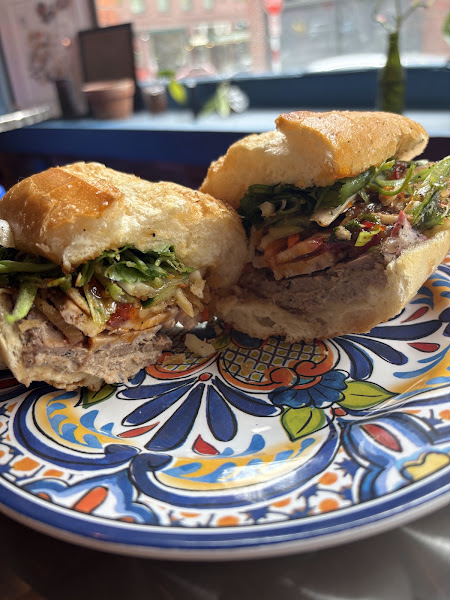 BÉ MI Vietnamese Sandwich Bar 4