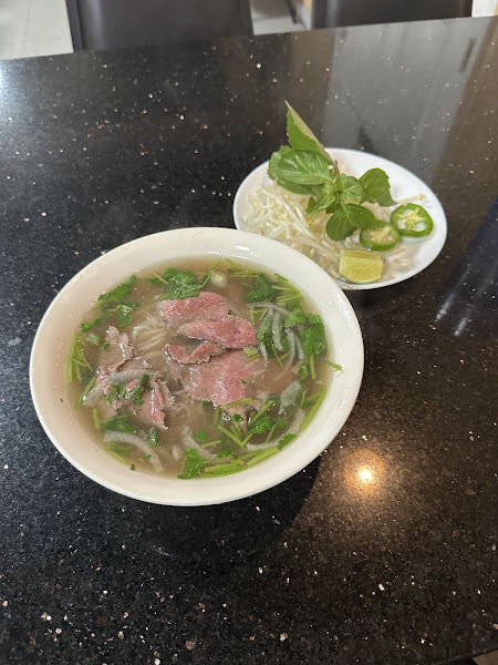 SAIGON PHO & BANH MI 4