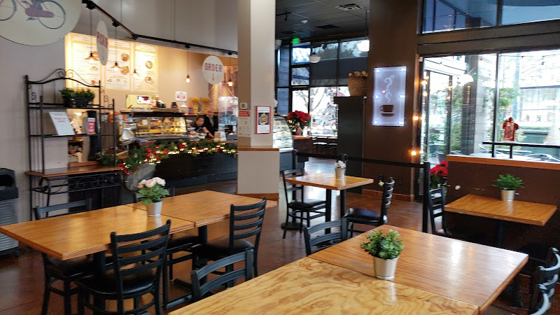 Le's Deli & Bakery 2
