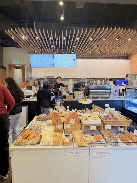 TOUS les JOURS Bakery Café - Union Station 4