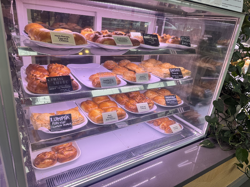 Pinoyshki Bakery, Cafe & Bar 5