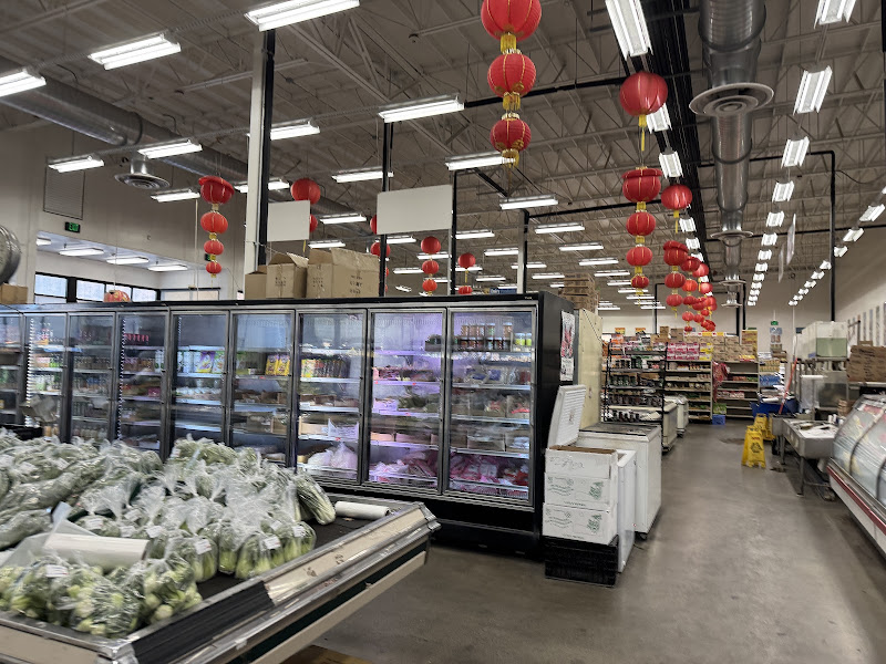 Hung Long Grocery Store 3