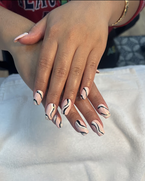 T Nails & Spa 4