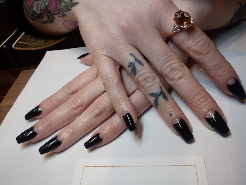 Refine Nails Studios 3