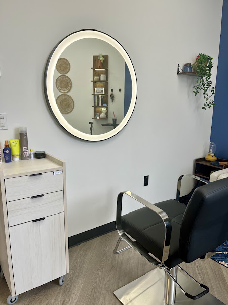 Loli’s Hair Lounge 3
