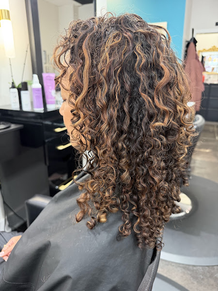 Sasha Moon Salon 3