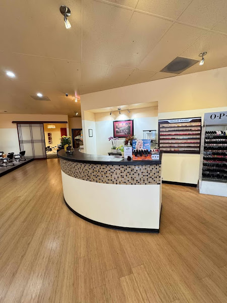 Hoa Luxury Nails & Spa 2