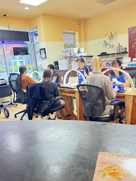 Hoa Luxury Nails & Spa 5