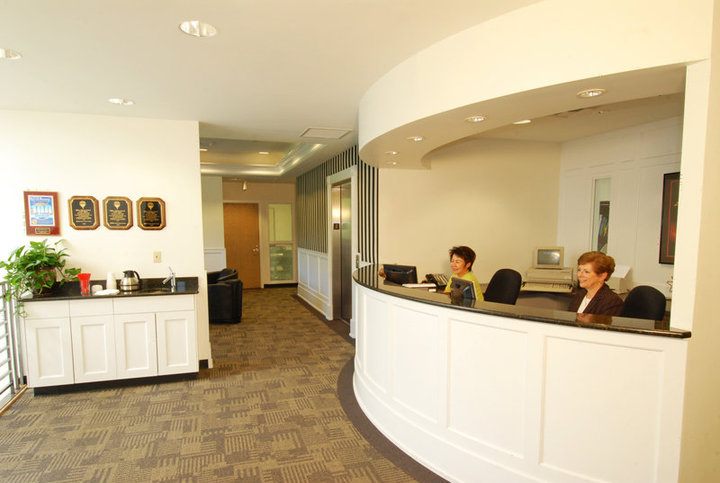 RE/MAX - Eastside Brokers 3
