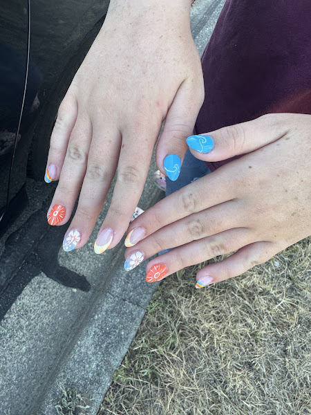 V Nails 2
