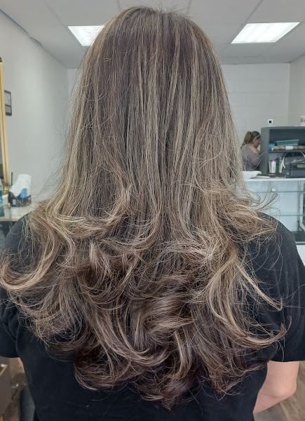 El Chente Barber Shop & Beauty Salon 4