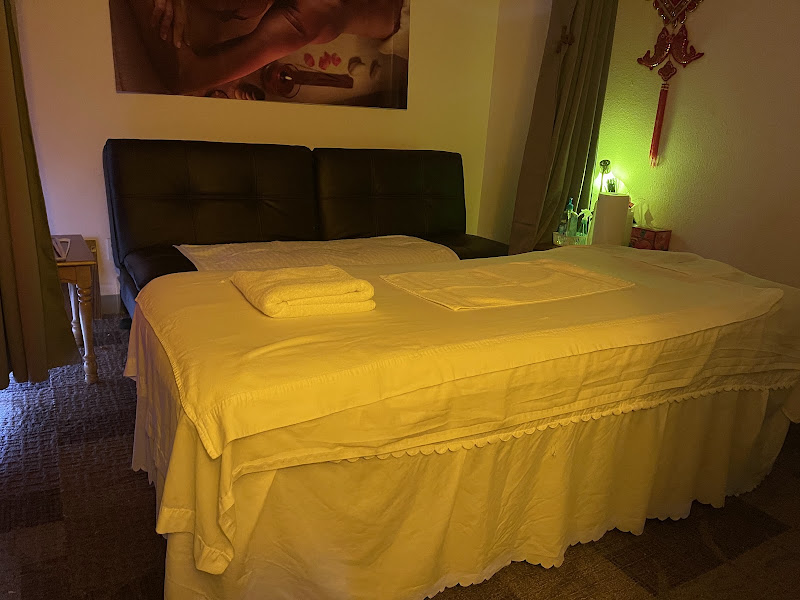 Lily Massage 4