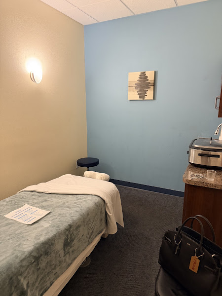 Hand & Stone Massage and Facial Spa 3