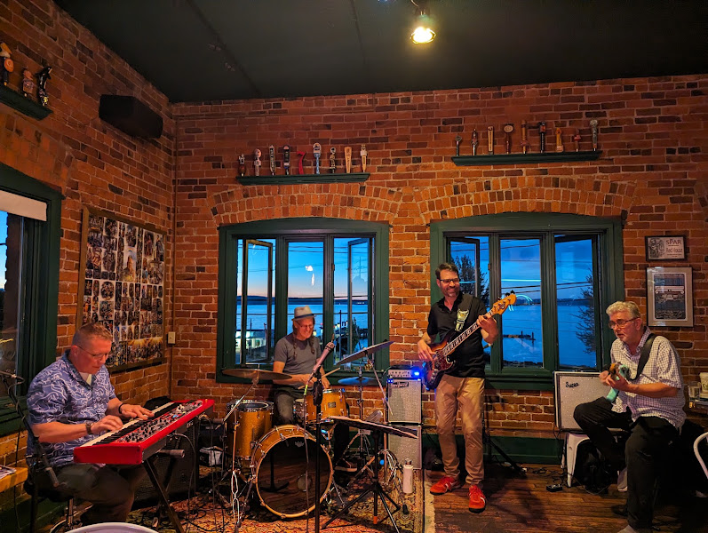 Salt Salon 2210 5