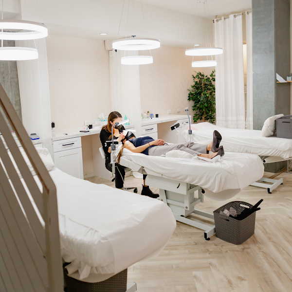 LashBar Downtown SD | San Diego Eyelash Extensions, Lash Lift, Brow Lamination, Threading, & Waxing 2