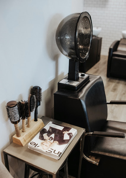 SALON 44 - RENTON 4