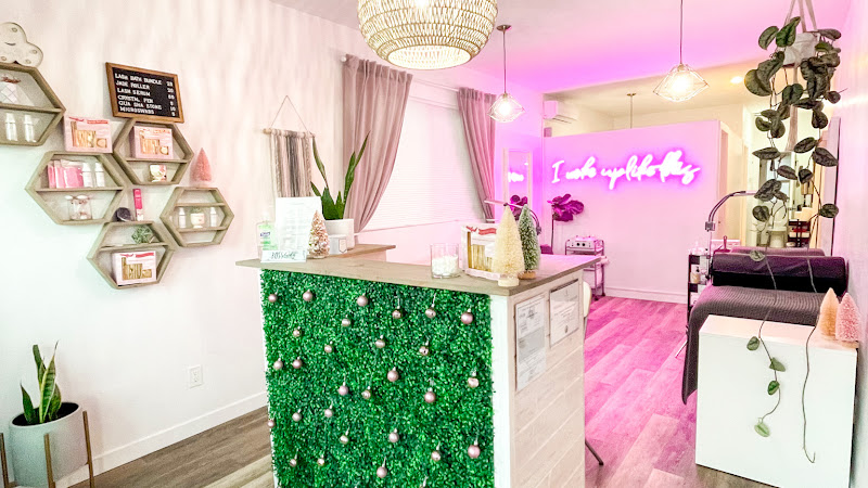 BLUSH. Lash Bar 1