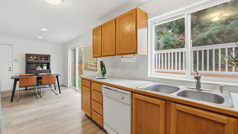 Danny Fung & Associates with John L Scott Real Estate - King County 4