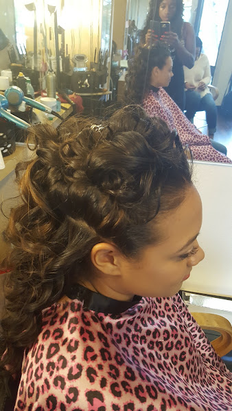 Sak's Salon 4