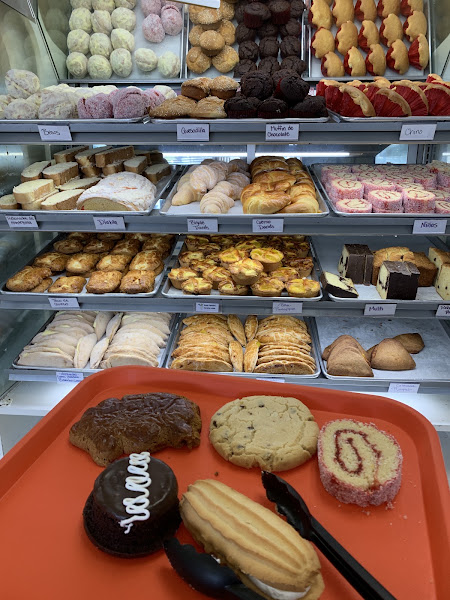 Pasteleria Y Panaderia La Ideal 2
