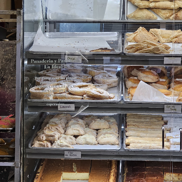 Pasteleria Y Panaderia La Ideal 2 4