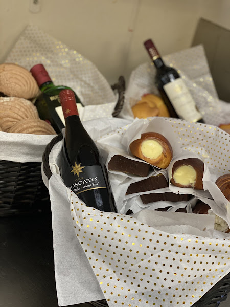 Pasteleria Y Panaderia La Ideal 2 5
