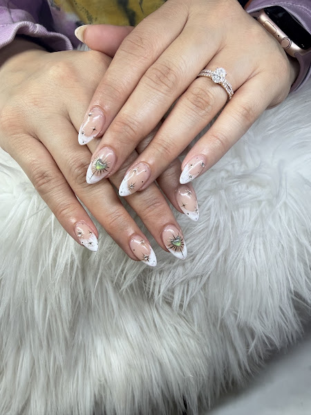 Sky Nails Spa in Kent