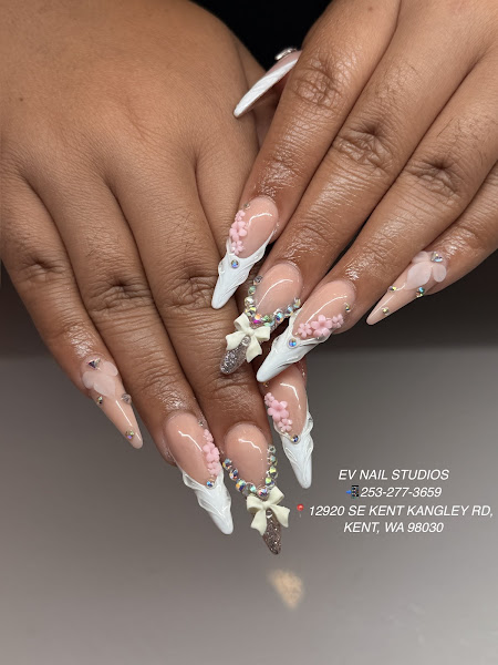 EV NAIL LASH STUDIOS 4