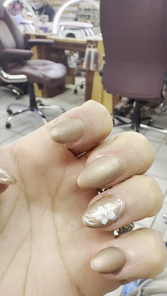 Hollywood Nails 3