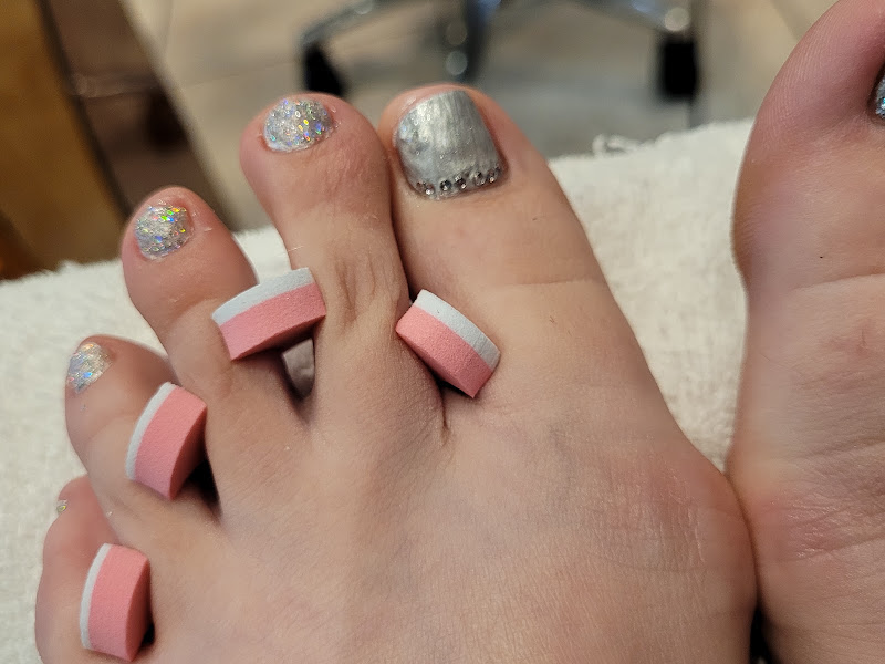 B K Nails & Spa 4