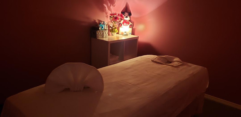 Two Lillies Massage 4