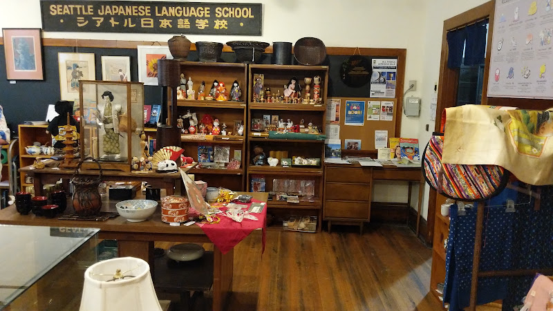 Hosekibako: Japanese Resale Shop 1