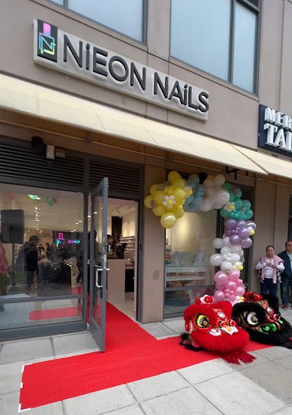 Nieon Nails