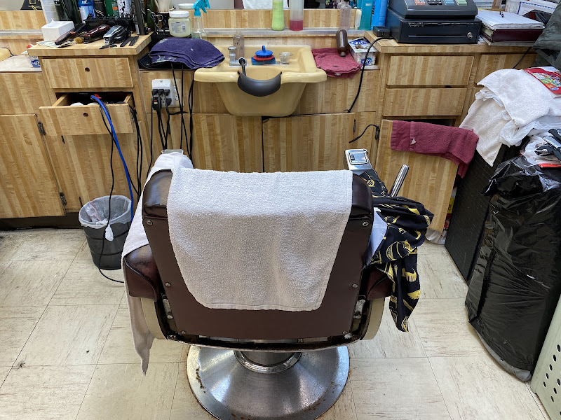 Hoang Tho Barber Shop 4