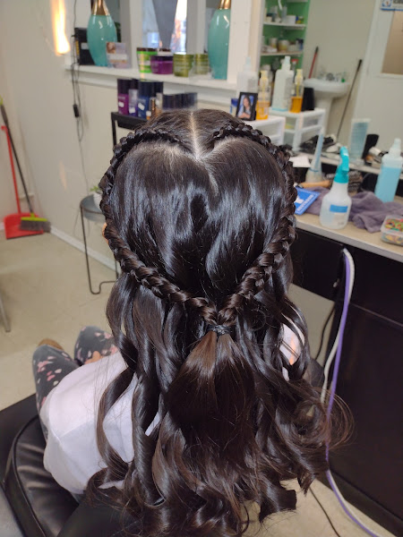 Yanira's Hair Salon 3